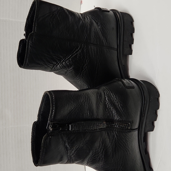SorelBlack Phoenix Leather Zip Ankle Boots/Booties - Picture 6 of 11